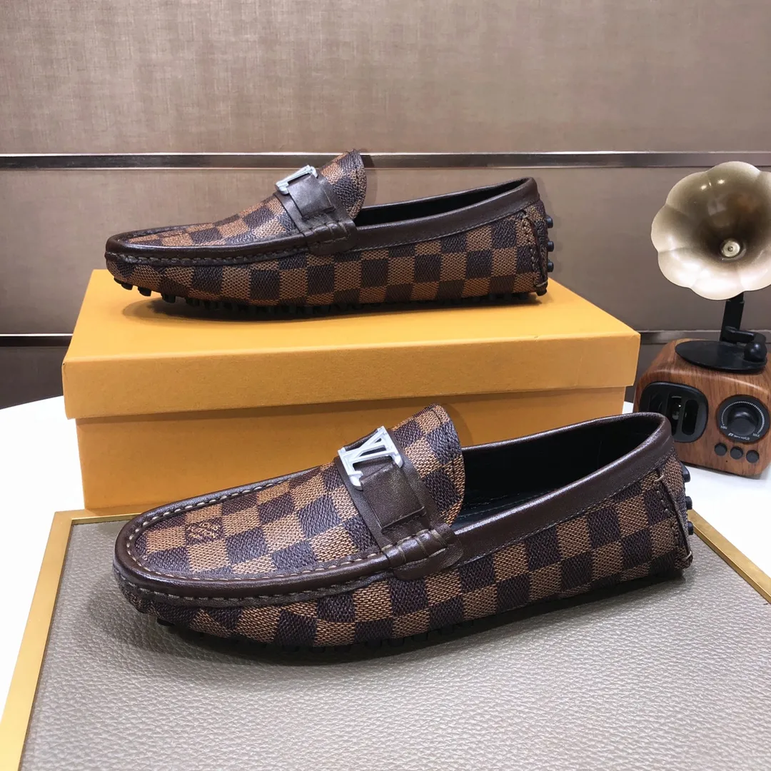 Men's men's shoes 💰420💰 [LV Doudou shoes] (water-dyed cowhide lining) new model is on the market, available on the official website. The new Doudou shoes are processed into single-color materials, and the uppers are made of imported special materials. The body of the shoe is fully hemmed with mark thread, and is lined with imported original cowhide leather. The elegant shoe shape is super suitable for all-matching, and the size is 38-44.
